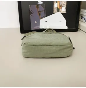Damen Nylon kleine quadratische Tasche, wasserdichte leichte Freizeitschultertasche fuer Alltag.