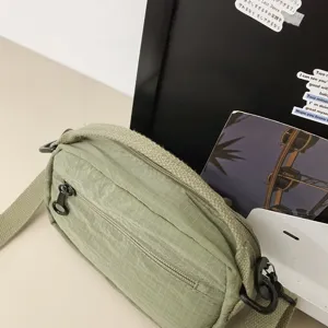 Hellgrüne Nylon Umhängetasche, lässige kleine quadratische Tasche mit Reißverschluss und Gurt.