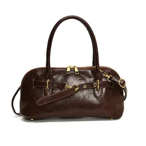 Modische dunkelbraune Damen Handtasche aus Leder, Retro Boston Bag mit Henkeln und Schnallen.