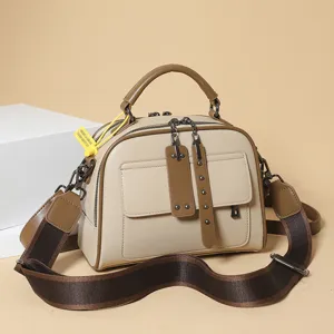 Elegante Damen Umhängetasche mit Kontrastriemen und Vordertasche, ideal für den Alltag.