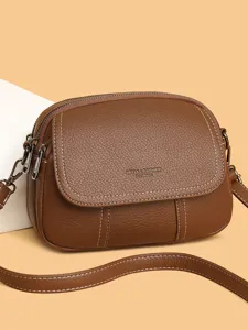 Echtleder Umhängetasche für Damen, braune Retro Handtasche mit mehreren Reißverschlüssen.