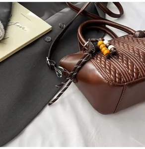 Braune gesteppte Damen Umhaengetasche schicke gewebte Handtasche PU Leder Herbst Winter daily