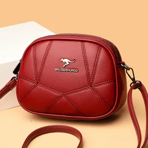 Rote PU Leder Damen Umhängetasche Detail, mehrere Reißverschlüsse mit Ziernähten.