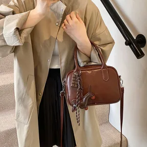 Retro braune Boston Umhängetasche für Damen, lässige PU Leder Handtasche Pendler.