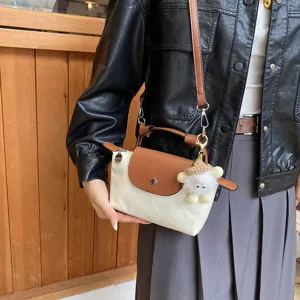 Damen Nylon Umhängetasche Teigtasche Leichte Lässige Kleine Schulter Handy Tasche Mit Süßem Anhänger Modische Handtasche Geldbörse