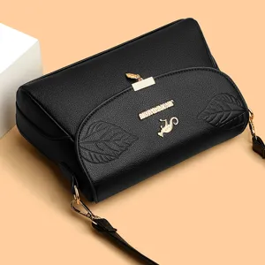 Schwarze PU Leder Umhängetasche mit elegantem geprägtem Blattmuster und Metallbeschlag.