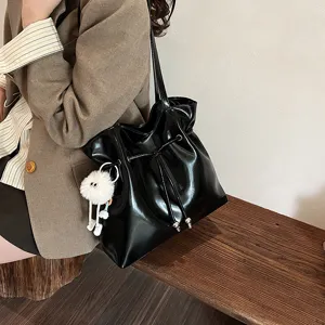 Schicke koreanische schwarze Lackleder Umhängetasche, modische Shopper Tasche große Kapazität.