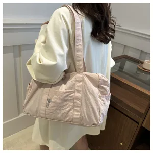 Lässige einfarbige Nylon Schultertasche für Damen, großer Shopper und praktische Freizeittasche.