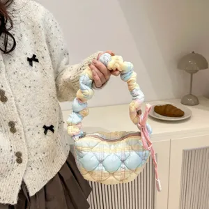 Pastellfarbene gesteppte Wolken-Handtasche mit Raffgriff, schicke lässige Schultertasche.