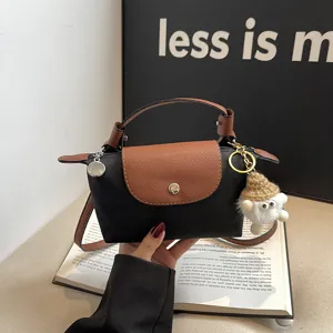 Modische Mini Nylon Umhängetasche Knödel Tasche mit braunem Ledergriff und Klappe Damen.