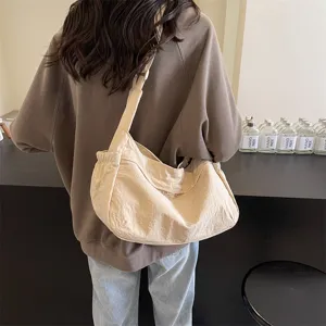 Lassige Nylon Umhängetasche für Damen, leicht, vielseitig und mit großem Fassungsvermögen.