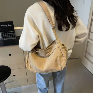 Lässige Nylon Umhängetasche für Damen, leichte, große Kapazität, elegante Hobo Tasche.