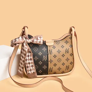 Damen Umhängetasche stilvolle Handtasche Satteltasche braun gemustert elegante Modetasche