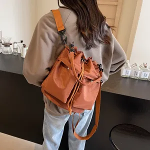 Japanischer literarischer Nylon-Rucksack in Braun mit großer Kapazität für den Alltag.