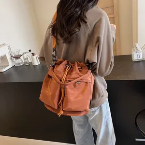 Braune Nylon Beutel Umhängetasche große Kapazität lässige Tasche für den Alltag