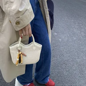 Retro gewebte Eimer Handtasche fuer Damen, casual commuter Umhaengetasche mit Perlen.