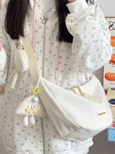 Lässige Canvas Umhängetasche für Damen, große Pendler Dumpling Schultertasche mit niedlichen Anhängern.