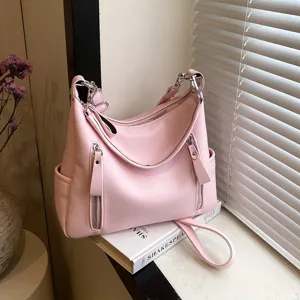 Rosa große Schultertasche für Damen, stilvoller Retro Shopper und vielseitige Umhängetasche.