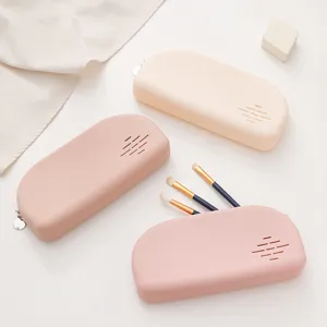 Silicone makeup brush storage bag detail showing soft texture, portable design, neat case.