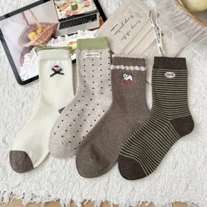 Calzini al polpaccio in cotone carini da donna con fiocco, pois, ricamo di cane e righe.
