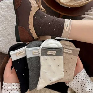 Chaussettes Slouch à Pois Rétro Françaises pour Femmes Étiquette en Tissu Couleur Contrastée Chaussettes Mi-hautes Coton Décontractées