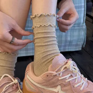 Solid color ruffled mid-calf socks for women, cute ballet style stacked cotton socks for autumn.