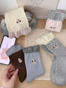 Chaussettes femme brodées chien mignon, chaussettes en coton côtelé doux pour l'automne.