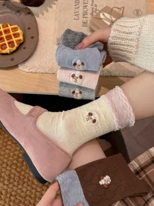 Chaussettes mignonnes brodées de chiot pour femmes bord dentelle coton d'hiver
