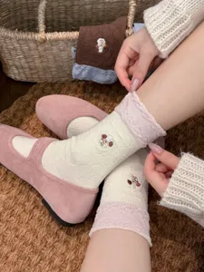 Chaussettes mi-mollet pour femmes brodées de chiot mignon avec dentelle, coton doux d'hiver.