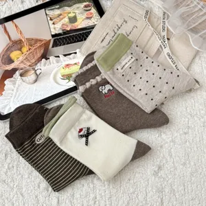 Calzini medi da donna ricamati con cucciolo di cartone animato stile coreano cotone