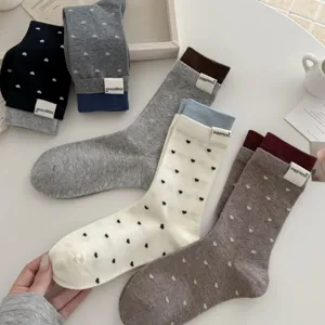 Koreanische Socken mit Herzmuster und Webetikett, weiche Freizeitsocken für Damen.