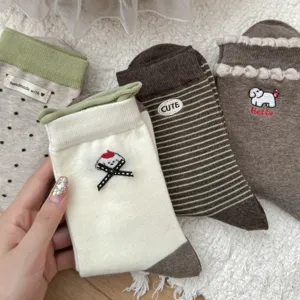 Calzini a tubo medio ricamati con cuccioli di cartone animato, calze di cotone a righe fiocco.