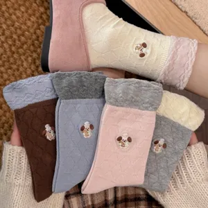 Chaussettes Mi-hautes en Coton Brodé Chiot Mignon pour Femme Douces Casual Automne Hiver Chaudes Respirantes Quotidiennes