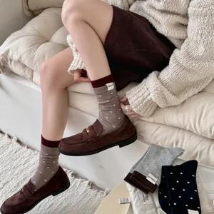 Süße Damen Socken im koreanischen Stil mit Herzmuster und Stofflabel für den Alltag.