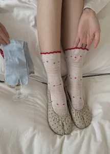 Chaussettes d'été fines et respirantes pour femmes en soie de mûrier avec joli nœud dentelle.