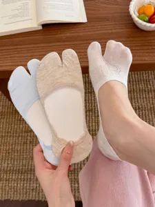 Summer thin tabi split toe invisible boat socks with low cut solid color anti slip heel design