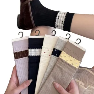 Calze a costine in stile francese con motivi carini, cotone confortevole e morbido.