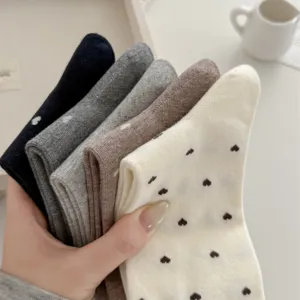 Koreanische süße Socken mit Herzmuster im Set, bequeme Rippstrick Freizeitsocken für Damen.