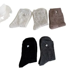 Calzini medi stile coreano con ciondolo orsetto in rilievo autunno inverno cotone