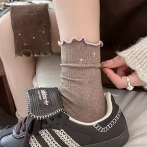 Calzini slouch marroni a pois con volant per donna, simpatici calzini in maglia per autunno.