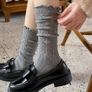 Inizio autunno donna grigio maglia pizzo cavità metà polpaccio calzini stile coreano moda.
