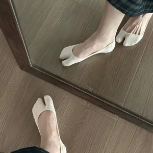 Calzini invisibili beige da donna calzini tabi a scarpa bassa comodi per uso quotidiano.