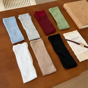 Calze lunghe in maglia traspiranti tinta unita da donna, calzini alla moda in vari colori.