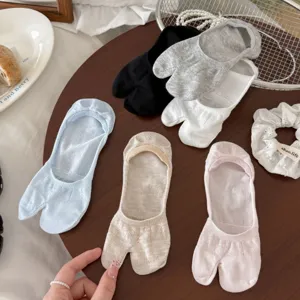 Women summer shallow cut tabi two toe socks solid color anti slip invisible boat socks.