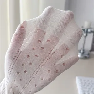 Weiße transparente Netz-Langsocken für Damen, atmungsaktive dünne Pünktchen-Stulpensocken im Sommer.