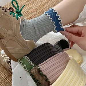 Japanese retro contrast lettuce edge women's mid-calf cotton socks with double ribbed cuffs.