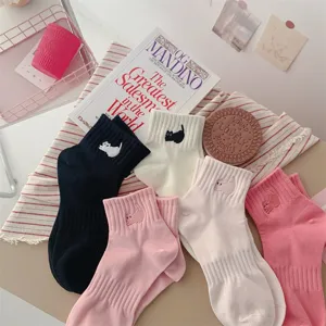 Cute cat embroidery cotton short socks for women, sweet style breathable ankle socks.