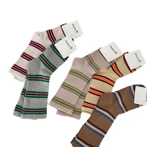 Calzini a meta gamba a righe color block in cotone da donna in stile coreano casual.