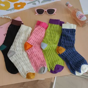Bunte Dopamin-Netz-Socken für Damen, atmungsaktiver dünner Loch-Stil Detailansicht.