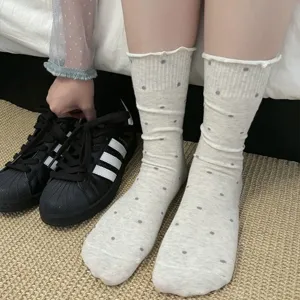 Calzini morbidi a pois con volant da donna, stile balletto giapponese in comodo cotone.